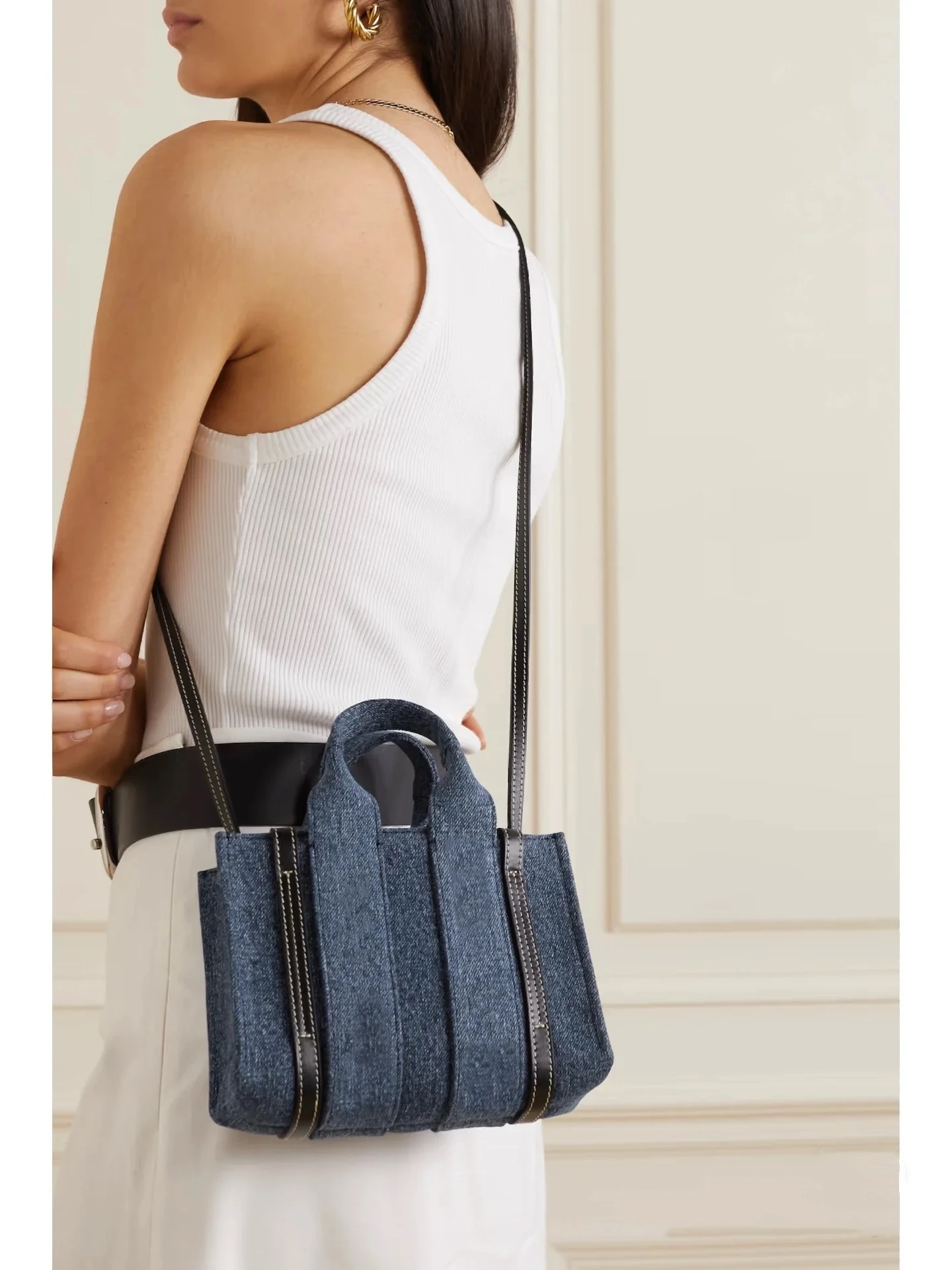 Men's Women's Wide Strap Canvas Crossbody Bag Classic Embroidery Letter Denim Tote Bag Unisex New Popular Patchwork Mini Handbag
Men's Women's Wide Strap Canvas Crossbody Bag Classic Embroidery Letter Denim Tote Bag Unisex New Popular Patchwork Mini Handbag