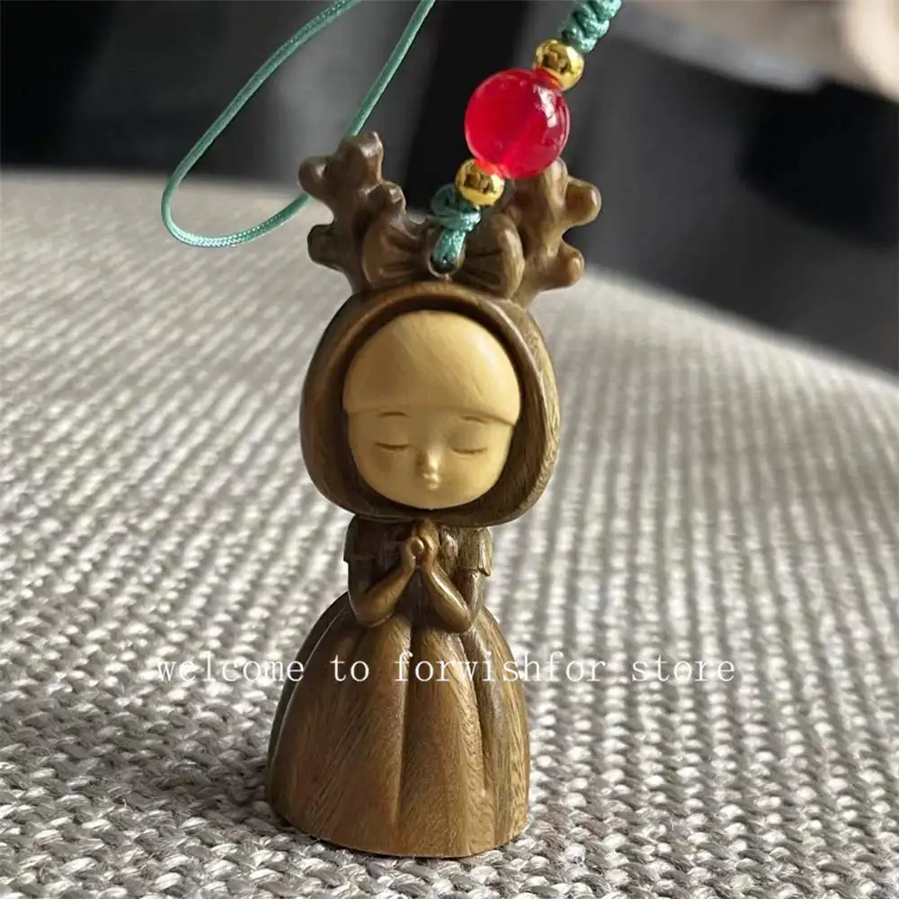 Зеленое сандаловое дерево, красная кожа, кролик на удачу, прекрасная сумка Kuloomi вырезка из сандалового дерева, подвесные украшения 
Зеленое сандаловое дерево, красная кожа, кролик на удачу, прекрасная сумка Kuloomi вырезка из сандалового дерева, подвесные украшения