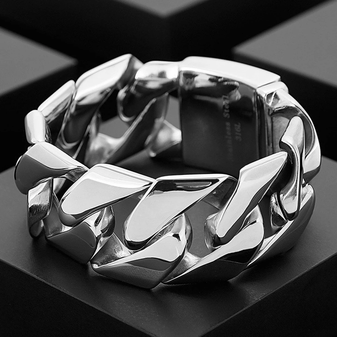 Huge 9.6" 8.85" 31mm Curb Cuban Link Chain Bracelet Heavy Polsihed Silver Color 316L Stainless Steel for Men Boys
Huge 9.6" 8.85" 31mm Curb Cuban Link Chain Bracelet Heavy Polsihed Silver Color 316L Stainless Steel for Men Boys