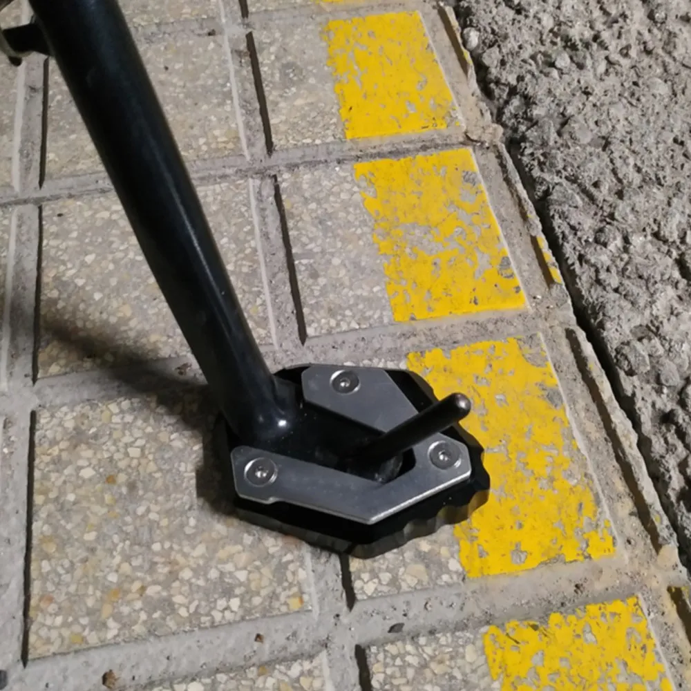 NEW Side Stand Enlarge Plate Kickstand Extension FOR Yamaha MT-07 MT 07 MT07 Tracer Moto Cage Tracer700 XSR700 XSR 700 2013-2023
NEW Side Stand Enlarge Plate Kickstand Extension FOR Yamaha MT-07 MT 07 MT07 Tracer Moto Cage Tracer700 XSR700 XSR 700 2013-2023