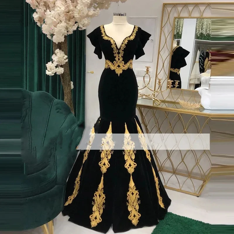 Elegant Black Velvet Mermaid V-Neck Gold Print Wrap Hip Long Women's Ball Party Luxury Women's Evening Dress Customization
Elegant Black Velvet Mermaid V-Neck Gold Print Wrap Hip Long Women's Ball Party Luxury Women's Evening Dress Customization