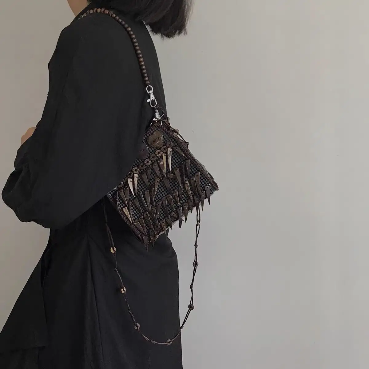 Bohemian Ethnic Style Love Fringe Bag Niche Hollow Design Crossbody Carrying Retro Coconut Shell Bag Clutch Bag
Bohemian Ethnic Style Love Fringe Bag Niche Hollow Design Crossbody Carrying Retro Coconut Shell Bag Clutch Bag