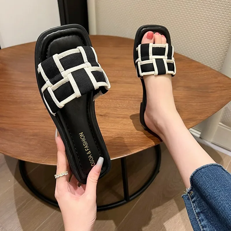 Summer Outdoor Flat Sandals Women Black and White Mixed Color Casual Slippers for Women Slip-on Comfortable Walking Women Shoes
Summer Outdoor Flat Sandals Women Black and White Mixed Color Casual Slippers for Women Slip-on Comfortable Walking Women Shoes