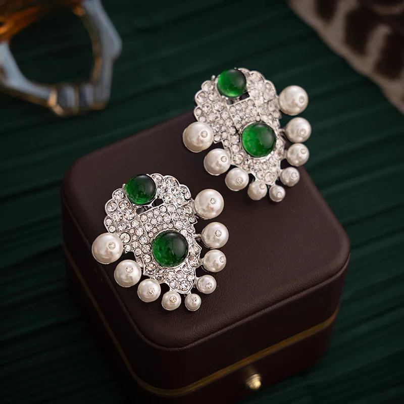 Vintage pearl earrings women's court style personality luxury green beads sparkling banquet party elegant piercing
Vintage pearl earrings women's court style personality luxury green beads sparkling banquet party elegant piercing