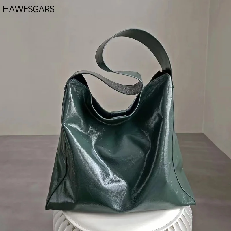 HAWESGARS leather bag vintage shoulder bag head layer cowhide high-grade armpit bag women bag patent leather glossy bucket bag
HAWESGARS leather bag vintage shoulder bag head layer cowhide high-grade armpit bag women bag patent leather glossy bucket bag