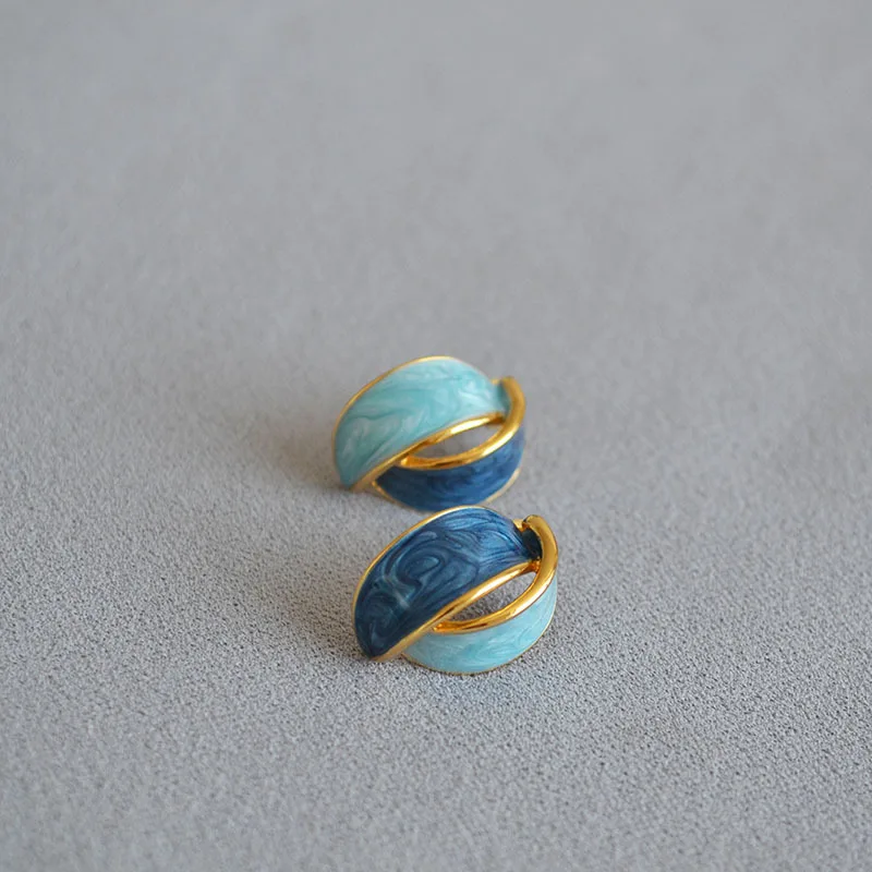 Vintage Style Gold-plated Brass Morandi Color Oil Painting Enamel 925 Silver Needle Stud Earrings
Vintage Style Gold-plated Brass Morandi Color Oil Painting Enamel 925 Silver Needle Stud Earrings