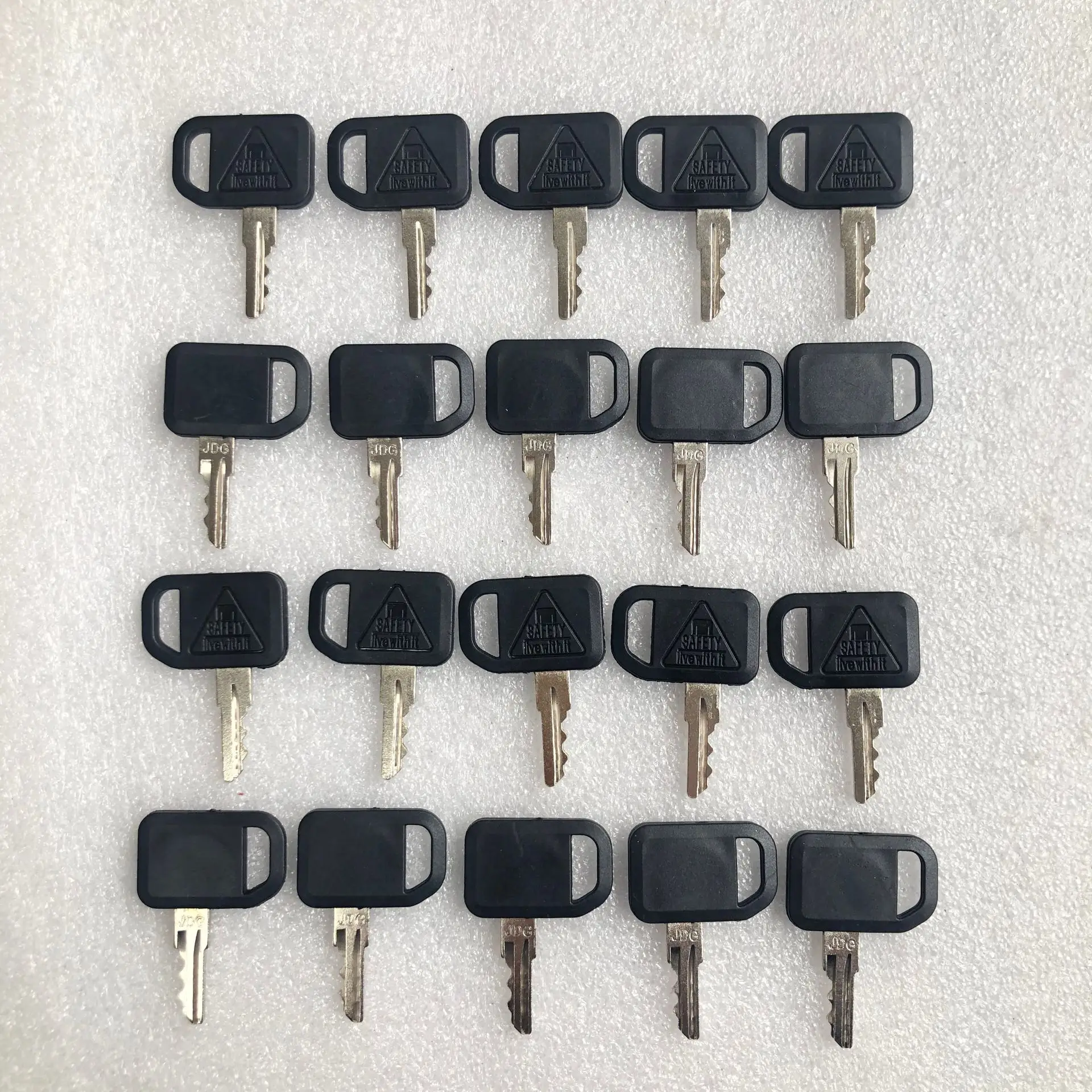 20 шт. JDG Key AM131841 AM101600 для John Deere Gator 130 160 165 GX70 GX75 GX95 RX63 RX73 RX75 RX95
20 шт. JDG Key AM131841 AM101600 для John Deere Gator 130 160 165 GX70 GX75 GX95 RX63 RX73 RX75 RX95