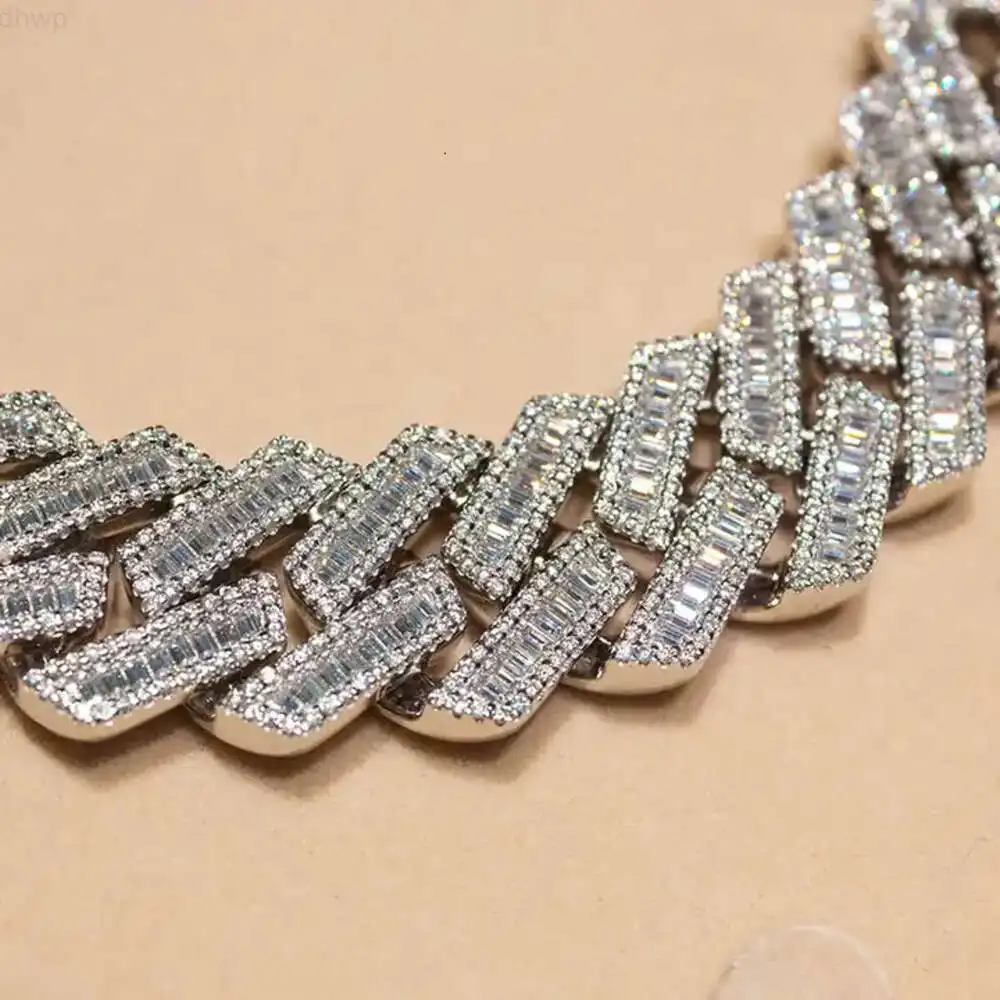 Hip Hop Men Jewelry 925 Sterling Silver Ice Out 20mm Cuban Link 4rows Emerald Moissanite Cuban Chain Link Bracelet
Hip Hop Men Jewelry 925 Sterling Silver Ice Out 20mm Cuban Link 4rows Emerald Moissanite Cuban Chain Link Bracelet