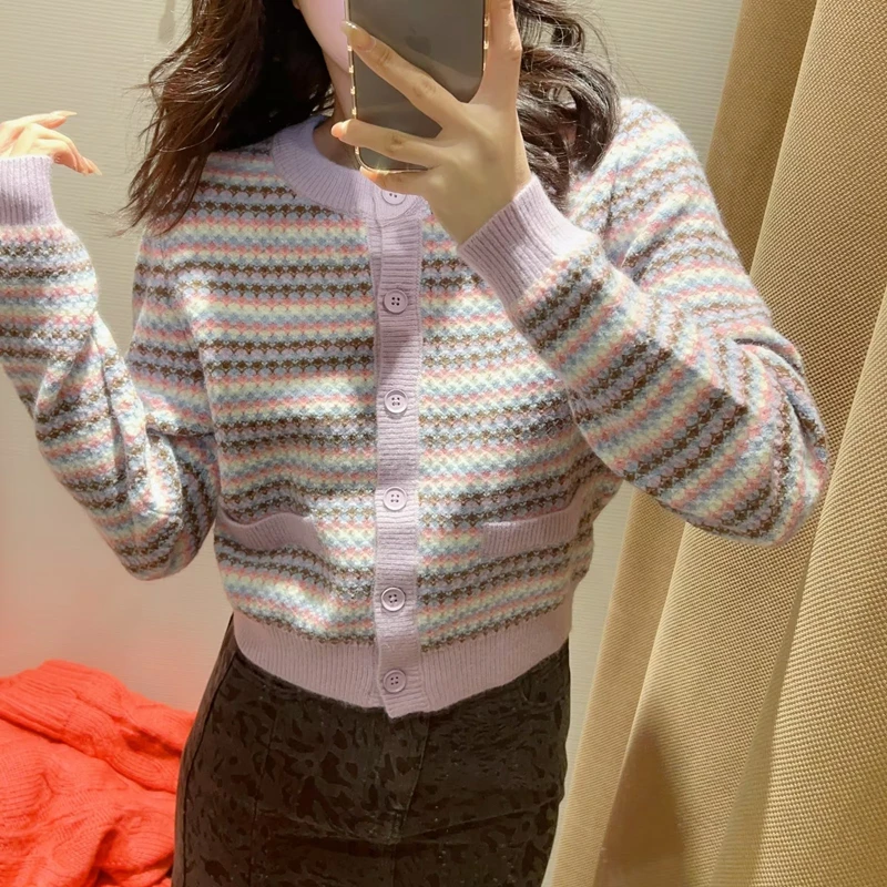 Women's New Round Neck Long Sleeve Striped Jacquard Soft Comfortable Contrasting Color Sweater Knitted Cardigan
Women's New Round Neck Long Sleeve Striped Jacquard Soft Comfortable Contrasting Color Sweater Knitted Cardigan