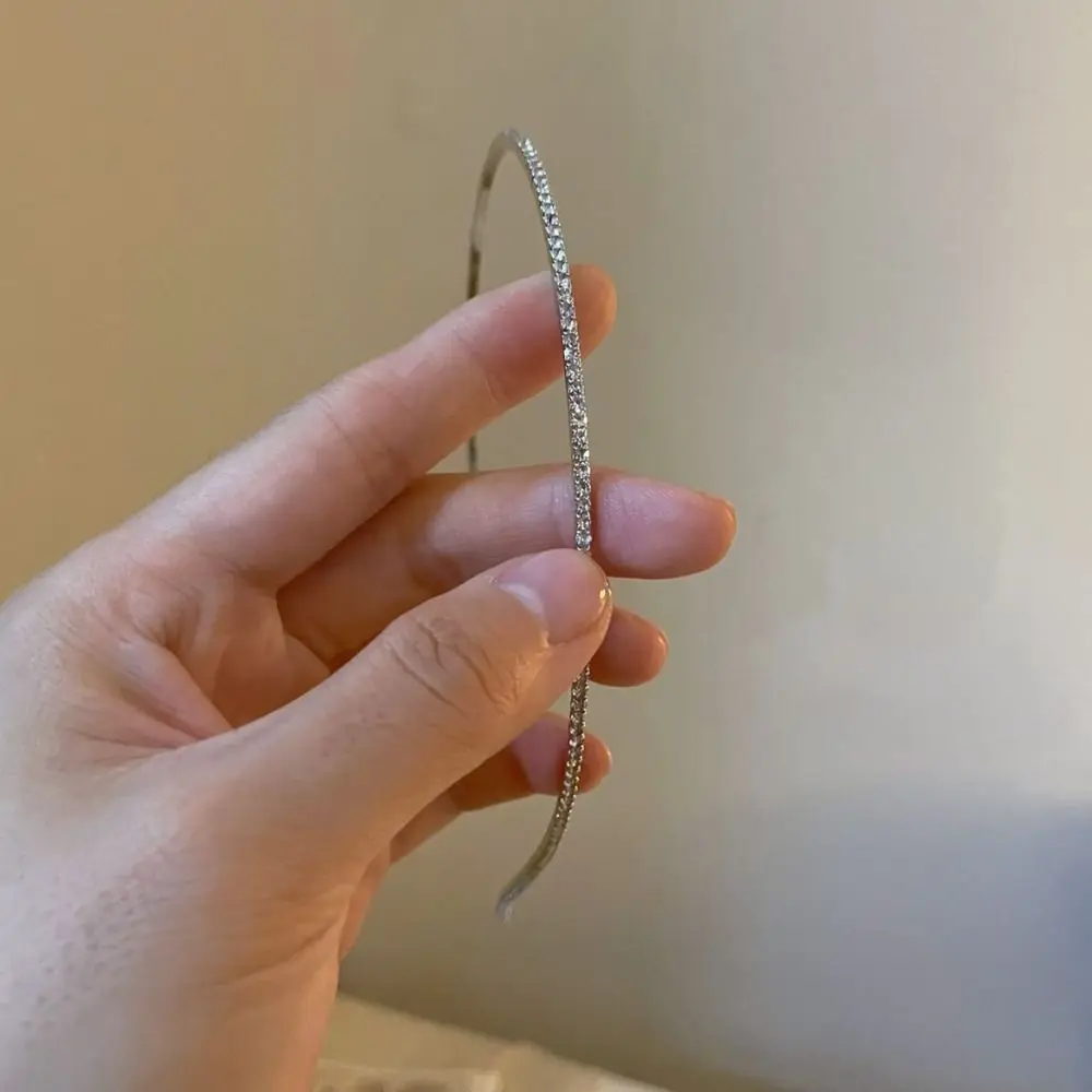 Silver Super Thin Headbands Headpiece Simple Vintage Metal Crystal Hairband Classic Headwrap Rhinestone Hair Hoop Bride Wedding
Silver Super Thin Headbands Headpiece Simple Vintage Metal Crystal Hairband Classic Headwrap Rhinestone Hair Hoop Bride Wedding