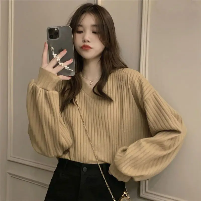 Fashion V-Neck Solid Color Loose Casual T-Shirt Female Clothing 2023 Autumn Winter Oversized All-match Tops Korean Tee Shirt
Fashion V-Neck Solid Color Loose Casual T-Shirt Female Clothing 2023 Autumn Winter Oversized All-match Tops Korean Tee Shirt