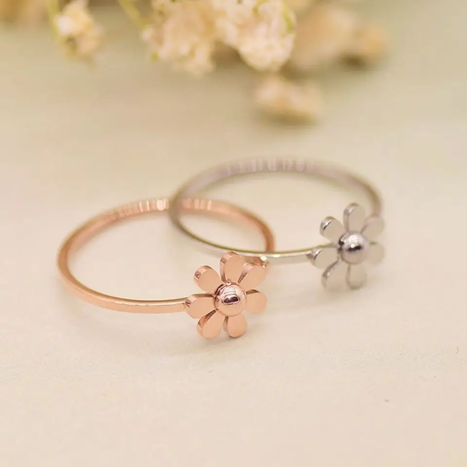Titanium steel ring does not fade small wrinkled chrysanthemum ring female Japanese and Korean small fresh ins niche design sens
Titanium steel ring does not fade small wrinkled chrysanthemum ring female Japanese and Korean small fresh ins niche design sens