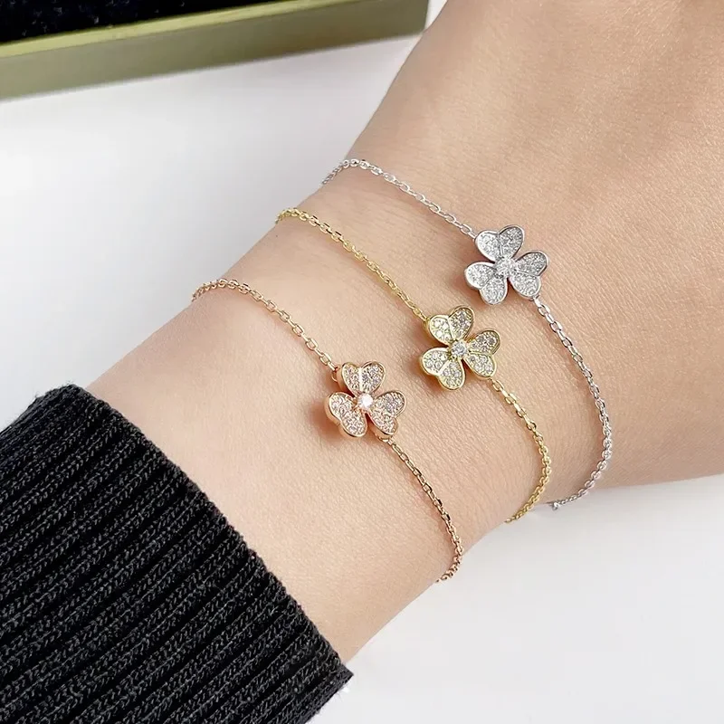 Trendy Famous Brand 925 Sterling Sliver Luxury Jewelry Classical Mini Clover Full Diamond Bracelets For Women Hight Quality Gift
Trendy Famous Brand 925 Sterling Sliver Luxury Jewelry Classical Mini Clover Full Diamond Bracelets For Women Hight Quality Gift