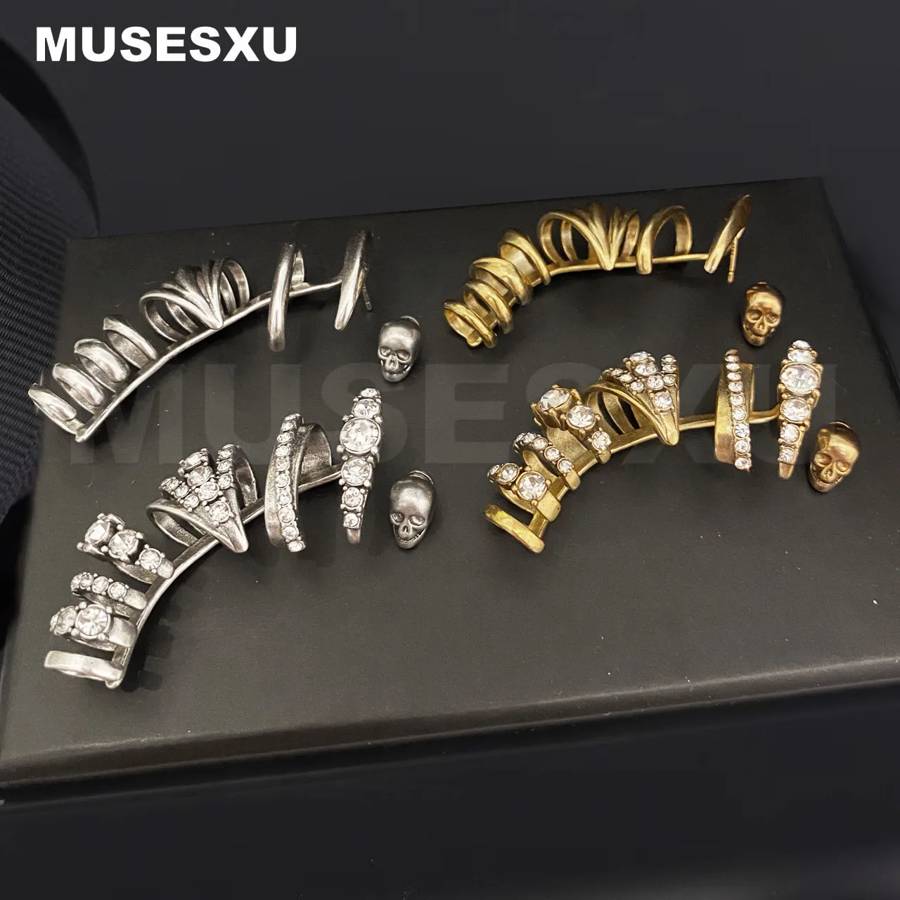 2022 Luxury Fashion Luxurious Brand Skull & Irregular Hollow Claw Earbone Clip Earrings For Women's & Man's Party Gifts
2022 Luxury Fashion Luxurious Brand Skull & Irregular Hollow Claw Earbone Clip Earrings For Women's & Man's Party Gifts