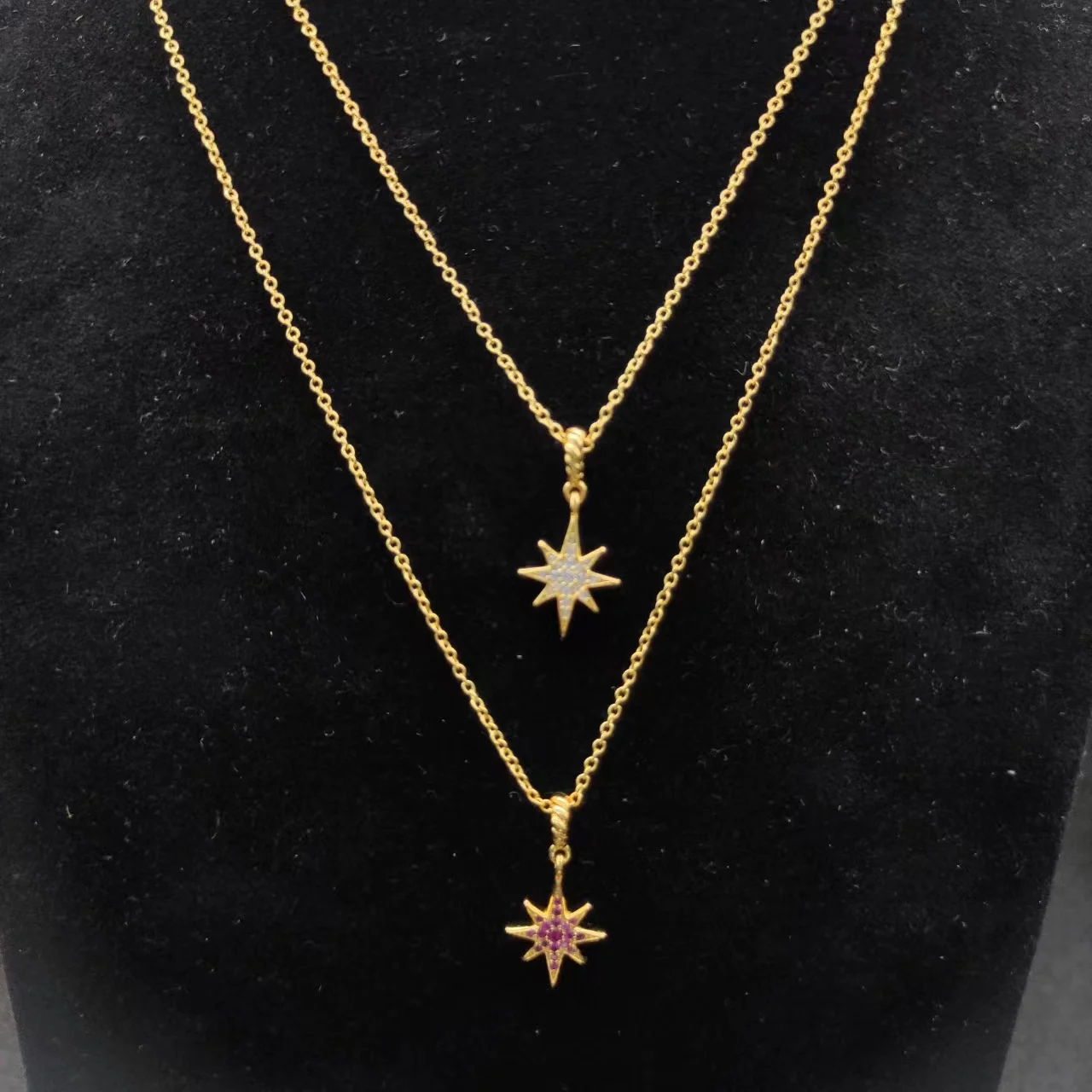 Fashionable DY necklace, minimalist electroplated stainless steel, luxurious gemstone inlay, women's style, well-known brand
Fashionable DY necklace, minimalist electroplated stainless steel, luxurious gemstone inlay, women's style, well-known brand