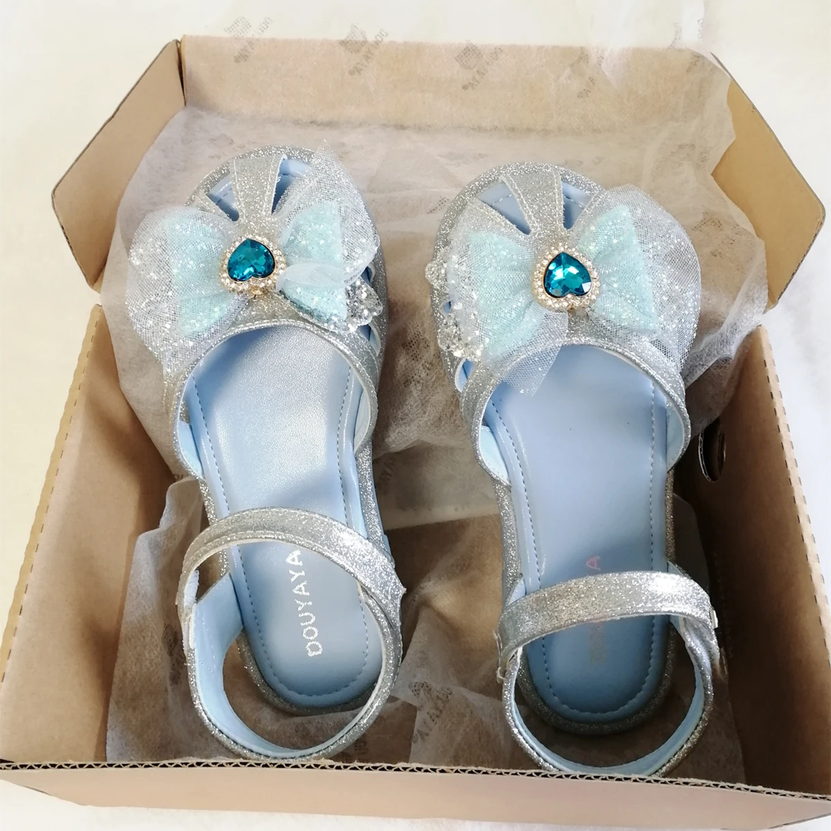 Летние детские модные сандалии для маленьких девочек, Классическая обувь принцессы, свадебные блестящие сандалии с бриллиантами для детей, девочек, мягкая подошва
Летние детские модные сандалии для маленьких девочек, Классическая обувь принцессы, свадебные блестящие сандалии с бриллиантами для детей, девочек, мягкая подошва