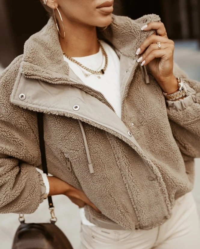 Autumn and Winter Standing Neck Zipper Coat Fashion Street Long Sleeve Zip Up Teddy Coaty Crop Teddy Coat Fur Top Outerwear
Autumn and Winter Standing Neck Zipper Coat Fashion Street Long Sleeve Zip Up Teddy Coaty Crop Teddy Coat Fur Top Outerwear