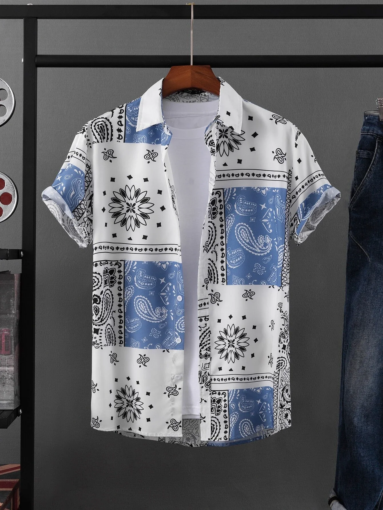 

2024 Men Paisley Print Short Sleeve Shirt Retro Ethnic Graphic Men's Shirt Turndown Short Sleeve 4-Way Stretch Fabric Shirt