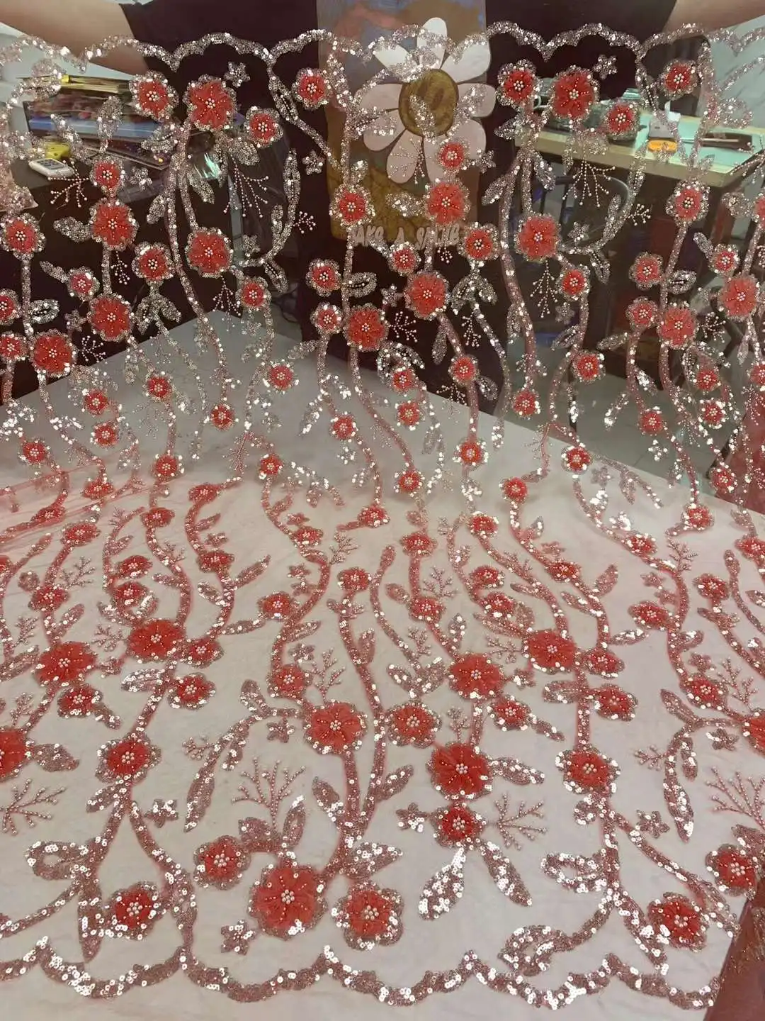 Pretty FlowersTop Selling French Lace Fabric 24H-62602 Embroidered African Net Mesh with Sequins and Beads For Lady Party Dress
Pretty FlowersTop Selling French Lace Fabric 24H-62602 Embroidered African Net Mesh with Sequins and Beads For Lady Party Dress
