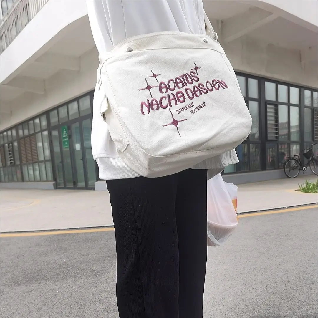 American Retro Large Capacity Embroidered Canvas Bag Shoulder Bag Women's Bag Tote Commuter Bag Crossbody Bags for Women
American Retro Large Capacity Embroidered Canvas Bag Shoulder Bag Women's Bag Tote Commuter Bag Crossbody Bags for Women