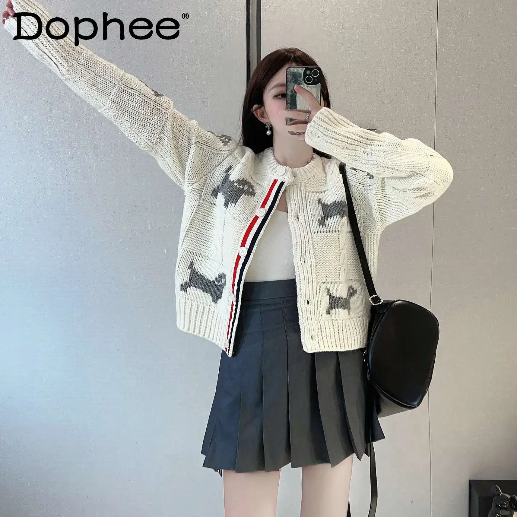 Cartoon Brocade Sweater Coat Women 2023 Autumn Winter Preppy Style Round Neck Thick Needle Wool Short Knitted Cardigan Female
Cartoon Brocade Sweater Coat Women 2023 Autumn Winter Preppy Style Round Neck Thick Needle Wool Short Knitted Cardigan Female