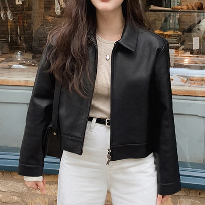 Clothland Women Vintage PU Leather Jacket Zipper Long Sleeve Turn Down Collar Classic Style Outwear Coat Mujer CA879
Clothland Women Vintage PU Leather Jacket Zipper Long Sleeve Turn Down Collar Classic Style Outwear Coat Mujer CA879
