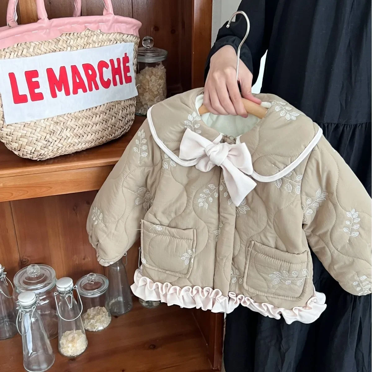 Korean Style Winter Baby Girls Coats Green Flower Print Peter Pan Collar Zipper Toddler Cardigans Curved Border Kids Outwears
Korean Style Winter Baby Girls Coats Green Flower Print Peter Pan Collar Zipper Toddler Cardigans Curved Border Kids Outwears