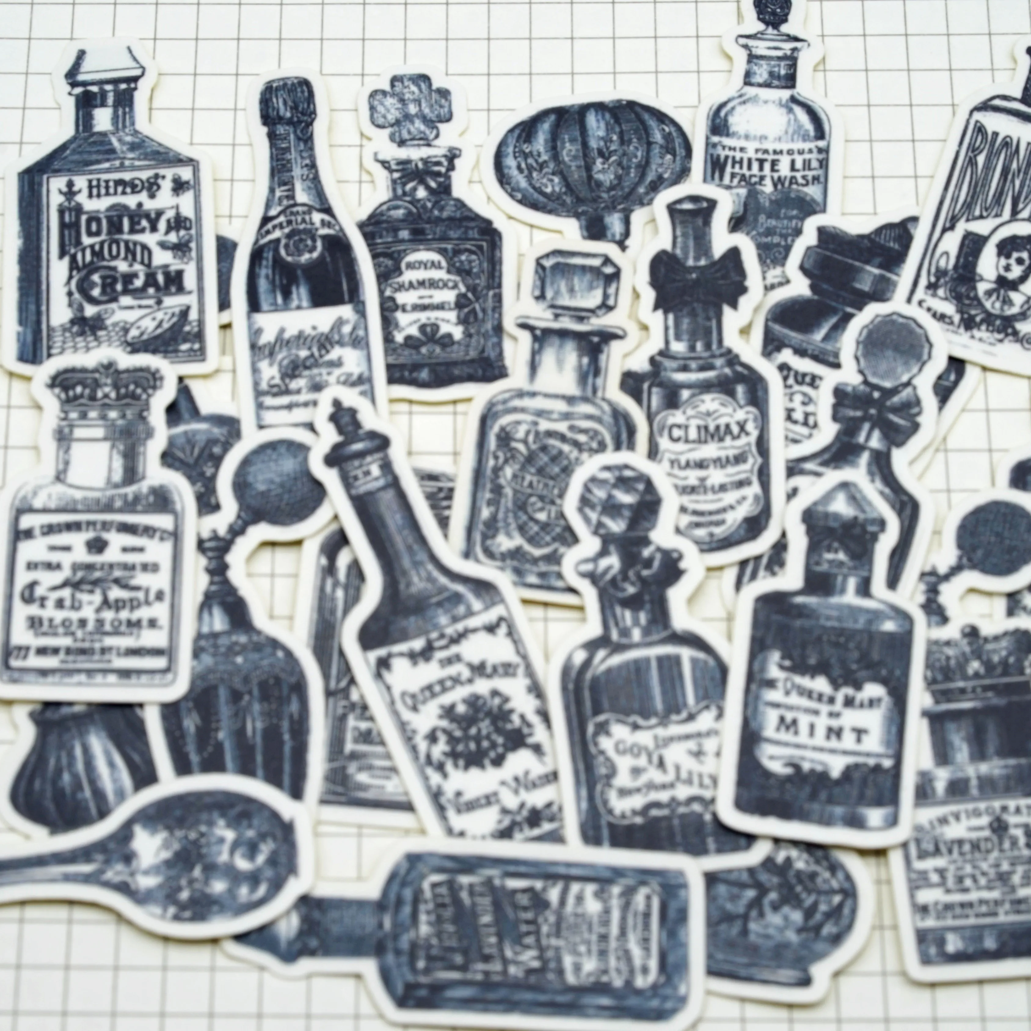 25Pcs/Pack Vintage Retro Black White Bottle Sticker DIY Craft Scrapbooking Album Junk Journal Decorative Stickers
25Pcs/Pack Vintage Retro Black White Bottle Sticker DIY Craft Scrapbooking Album Junk Journal Decorative Stickers