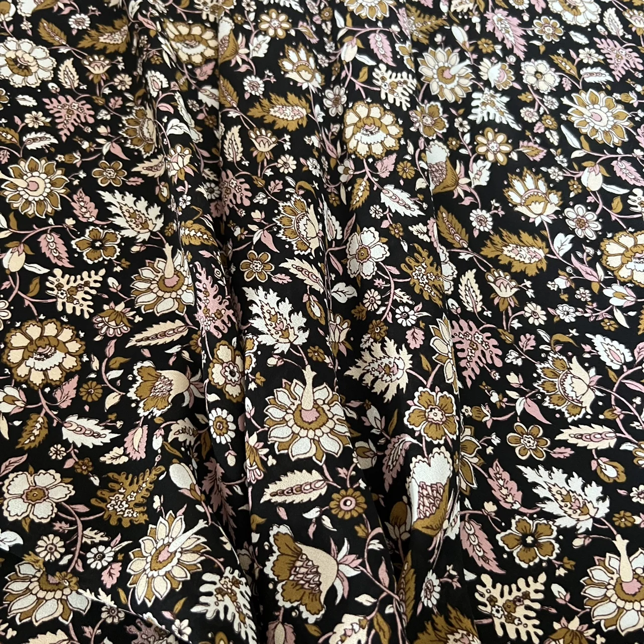 1 meter 100% Mulberry Silk 20 momme Heavy Silk Fabric Black Floral Printed 138cm 54" wide by the yard XX009
1 meter 100% Mulberry Silk 20 momme Heavy Silk Fabric Black Floral Printed 138cm 54" wide by the yard XX009