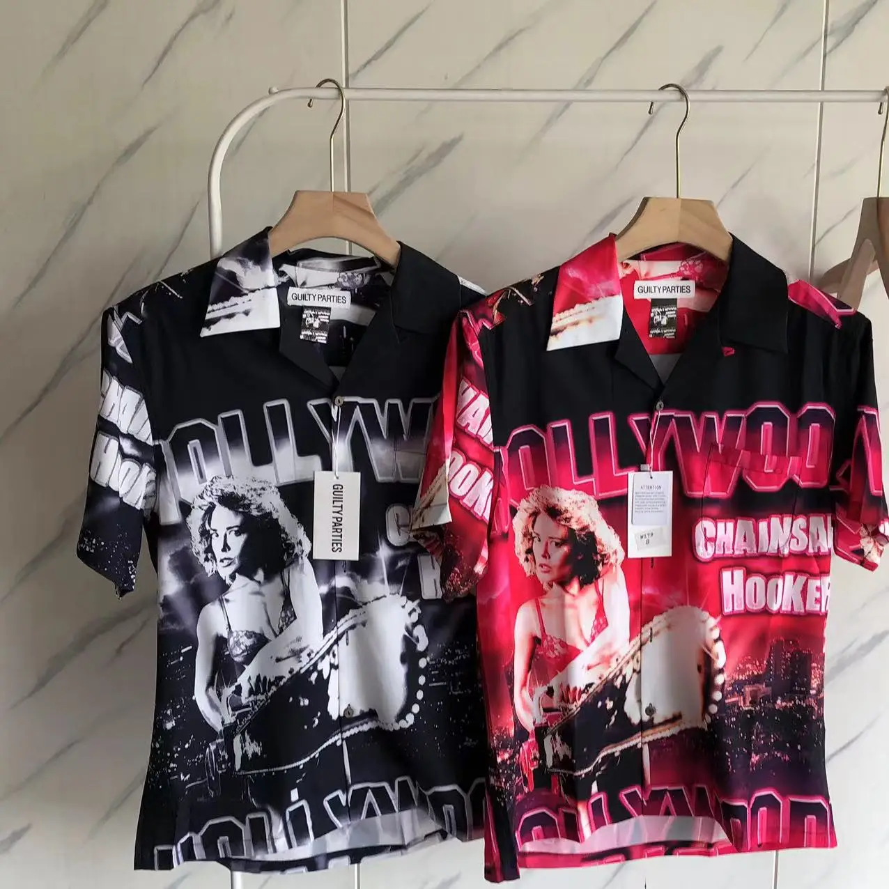 23SS New Fasion Film Character Printing Hawaiian Beach Wacko Maria Shirts White Black Blue Lapel Shirt With Tag Techwear
23SS New Fasion Film Character Printing Hawaiian Beach Wacko Maria Shirts White Black Blue Lapel Shirt With Tag Techwear