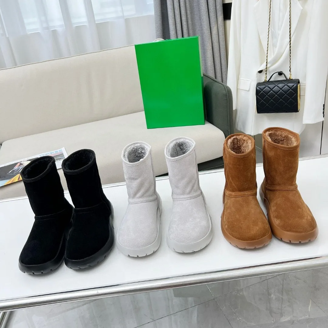European Couple's Men's and Women's Snow Boots 2023 Winter New Cowhide Waterproof, Anti slip, Warm Cotton Shoes Short Boots
European Couple's Men's and Women's Snow Boots 2023 Winter New Cowhide Waterproof, Anti slip, Warm Cotton Shoes Short Boots