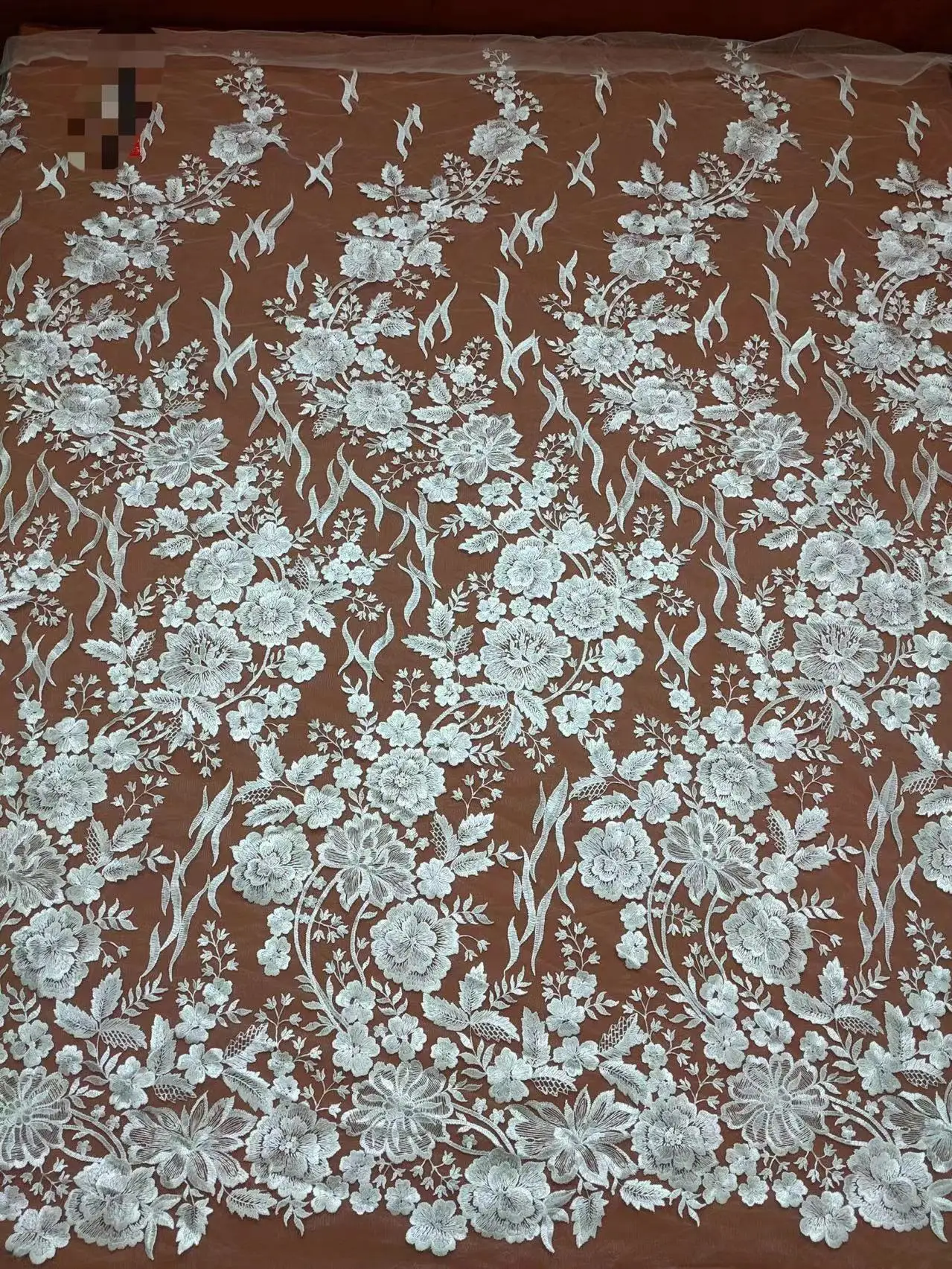 SU199 Good Quality Pure White Floral Sequins Embroidery Lace Fabric Garment Dress French Lace DIY Sewing Material Sell by 5Yard
SU199 Good Quality Pure White Floral Sequins Embroidery Lace Fabric Garment Dress French Lace DIY Sewing Material Sell by 5Yard