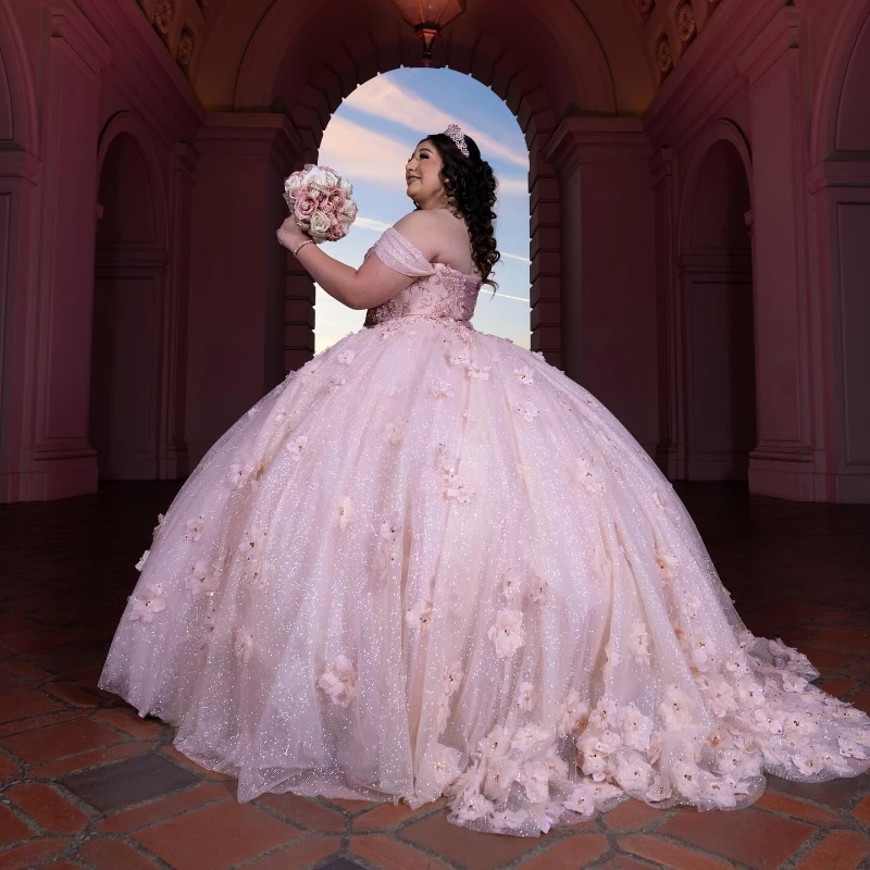 Мексиканское платье 15 лет, розовые блестящие платья Charro Quinceanera, кружевной корсет с цветочными бусинами, милое платье 16, Abiti Da Cerimonia
Мексиканское платье 15 лет, розовые блестящие платья Charro Quinceanera, кружевной корсет с цветочными бусинами, милое платье 16, Abiti Da Cerimonia