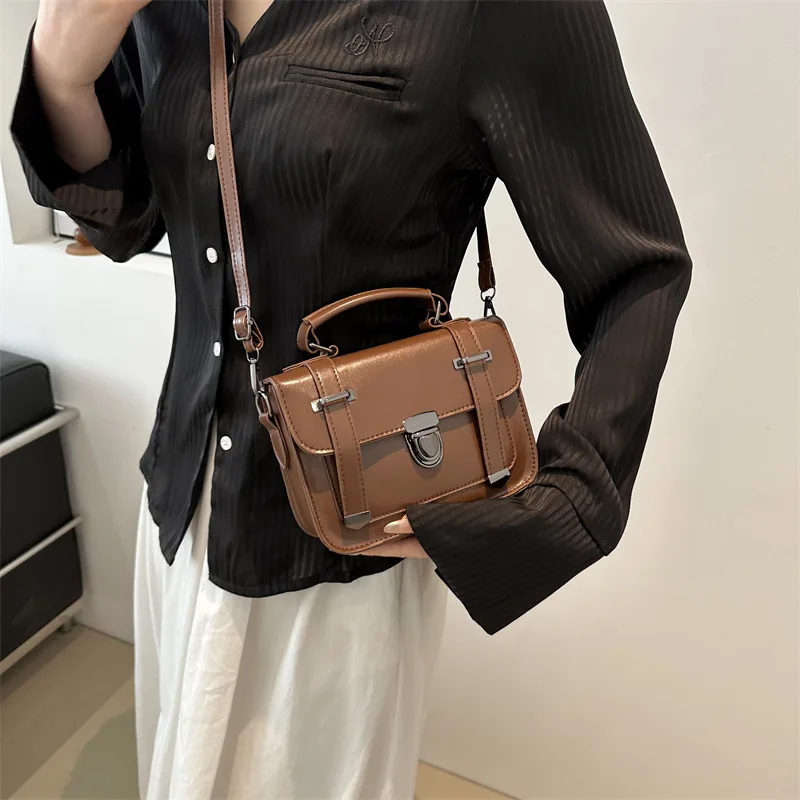 

Маленькая квадратная сумка через плечо в стиле ретро из искусственной кожи популярного дизайна, Модные Простые повседневные универсальные кошельки и сумочки для поездок