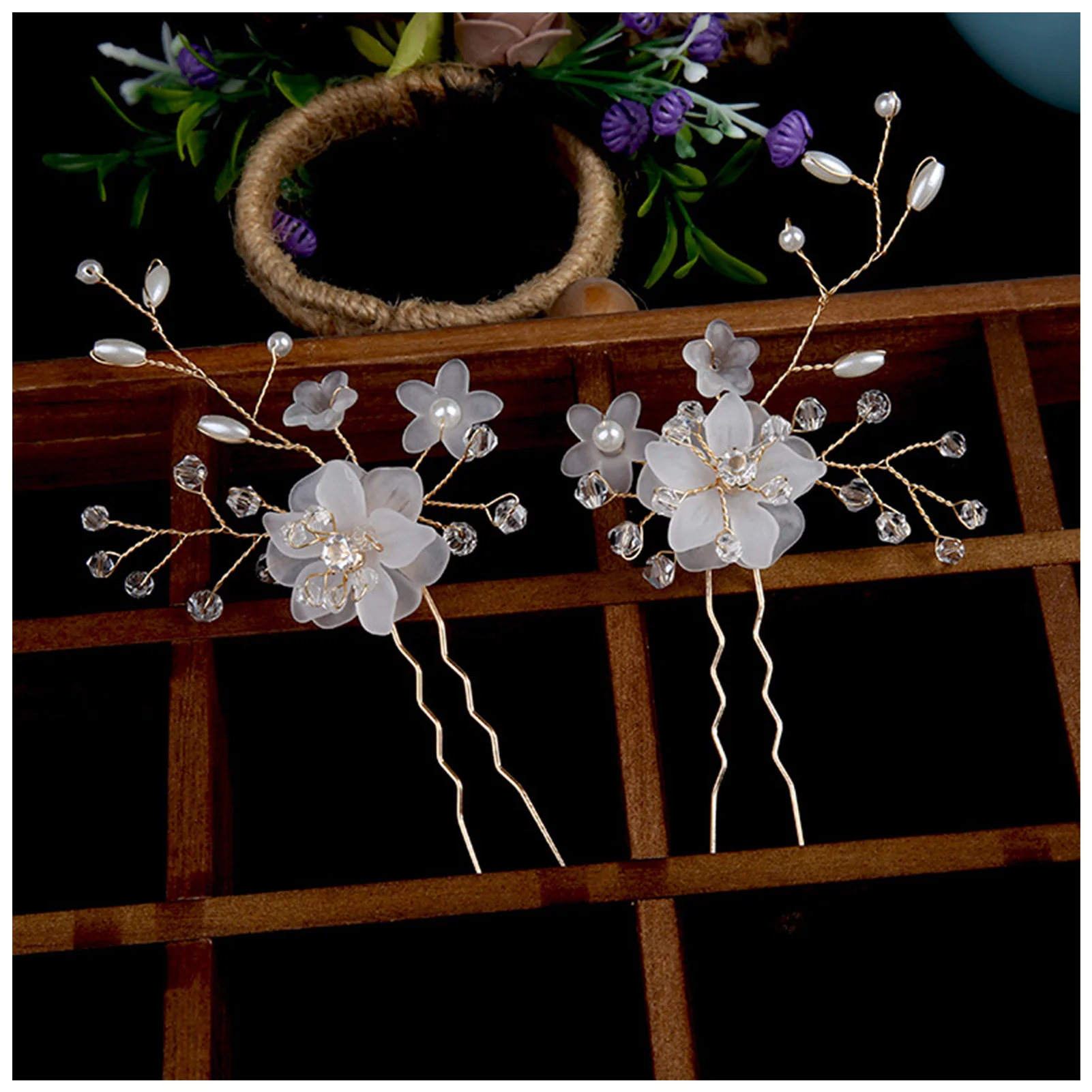 Dazzling 2 Pcs U Shape Hairpins Handmade Flower Copper Wire Jewel Headdress for Bride Bridesmaid Wedding Banquet
Dazzling 2 Pcs U Shape Hairpins Handmade Flower Copper Wire Jewel Headdress for Bride Bridesmaid Wedding Banquet