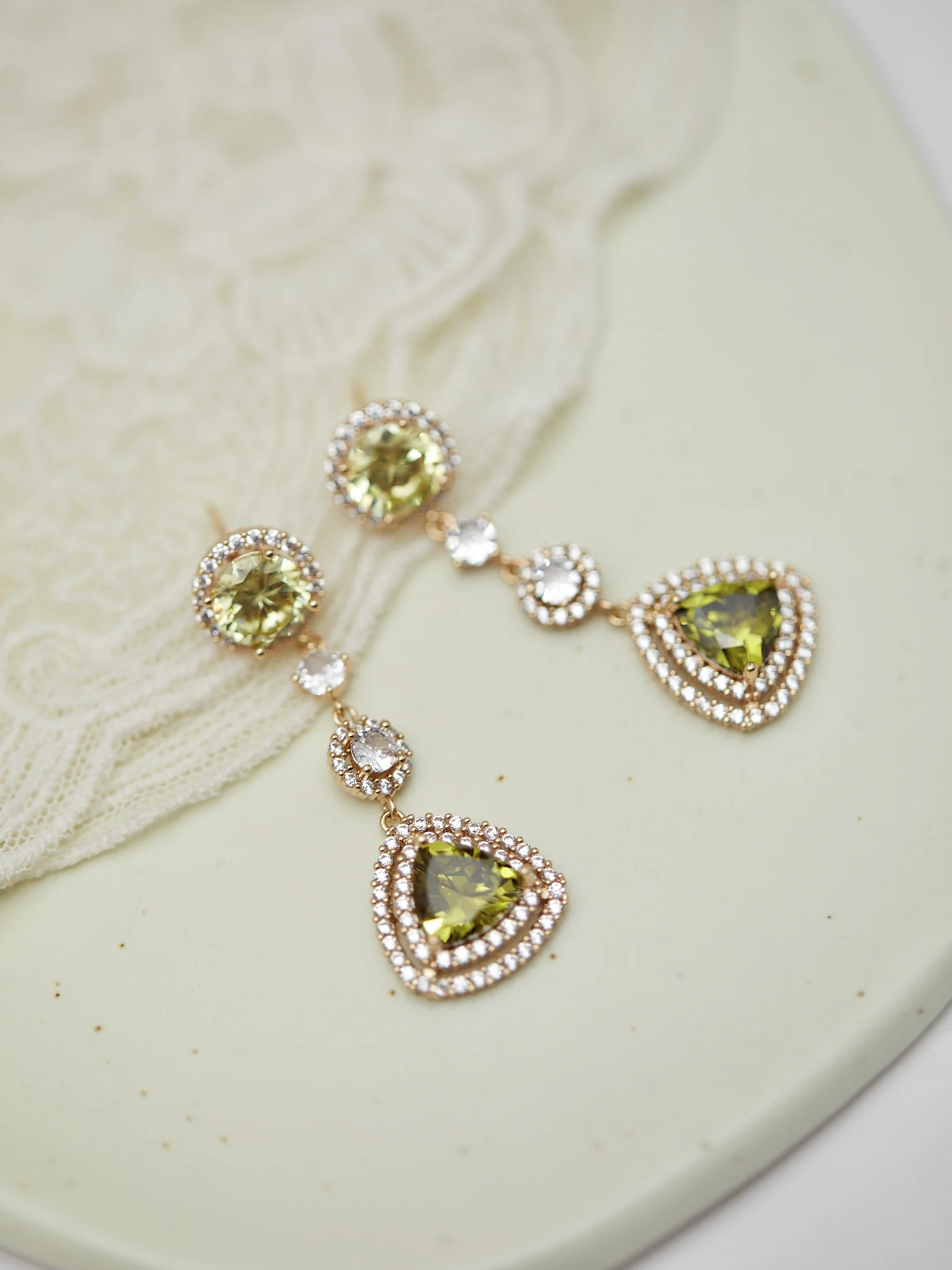 Designer's Original Women's Earrings Fashionable Charm High Grade Exquisite zircon Earrings Valentine's Day Gift Free Shipping
Designer's Original Women's Earrings Fashionable Charm High Grade Exquisite zircon Earrings Valentine's Day Gift Free Shipping