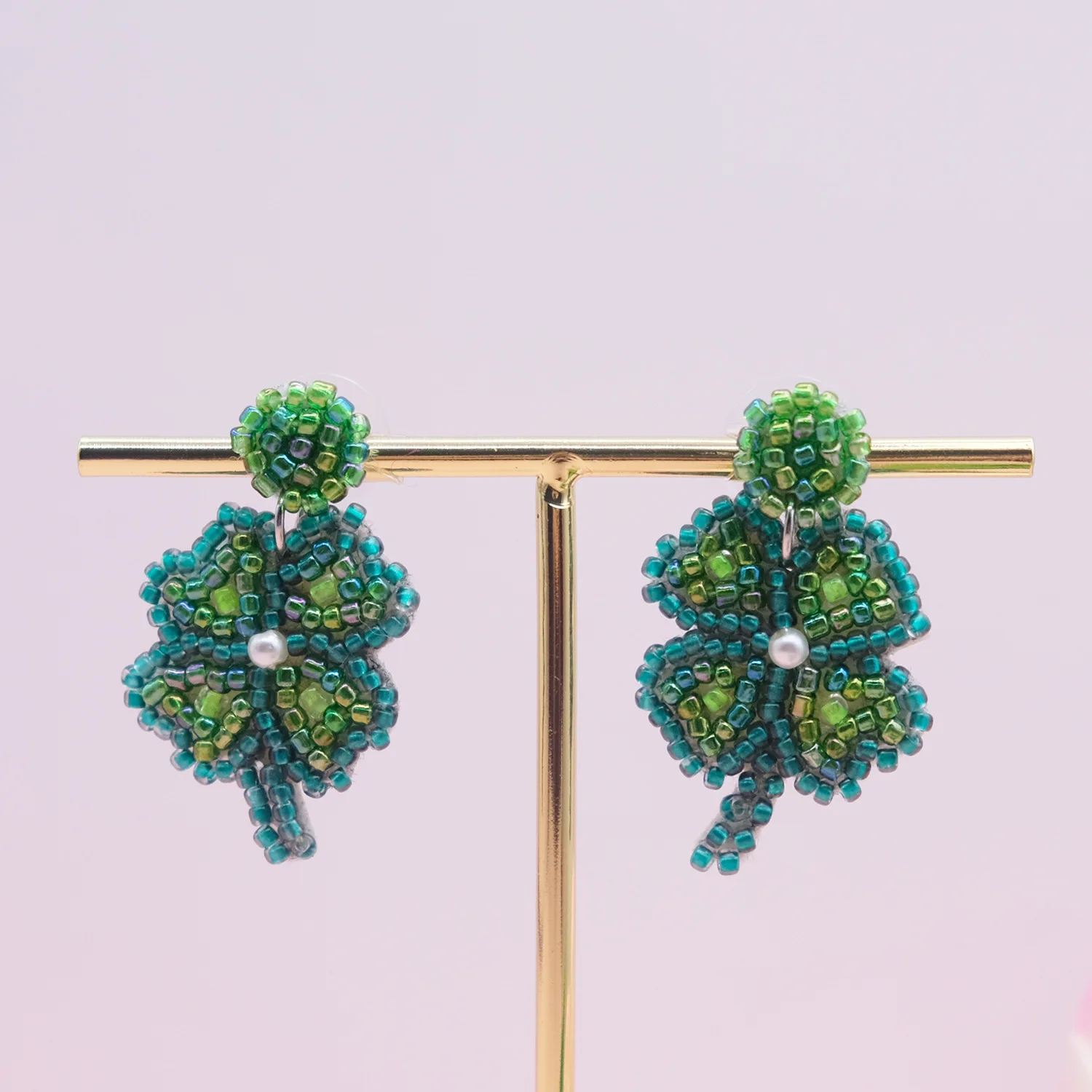

Beaded earrings Four-leaf clover Design Originality Green. Hand knitting Bohemia Alloy Tide Simple Rice bead earrings