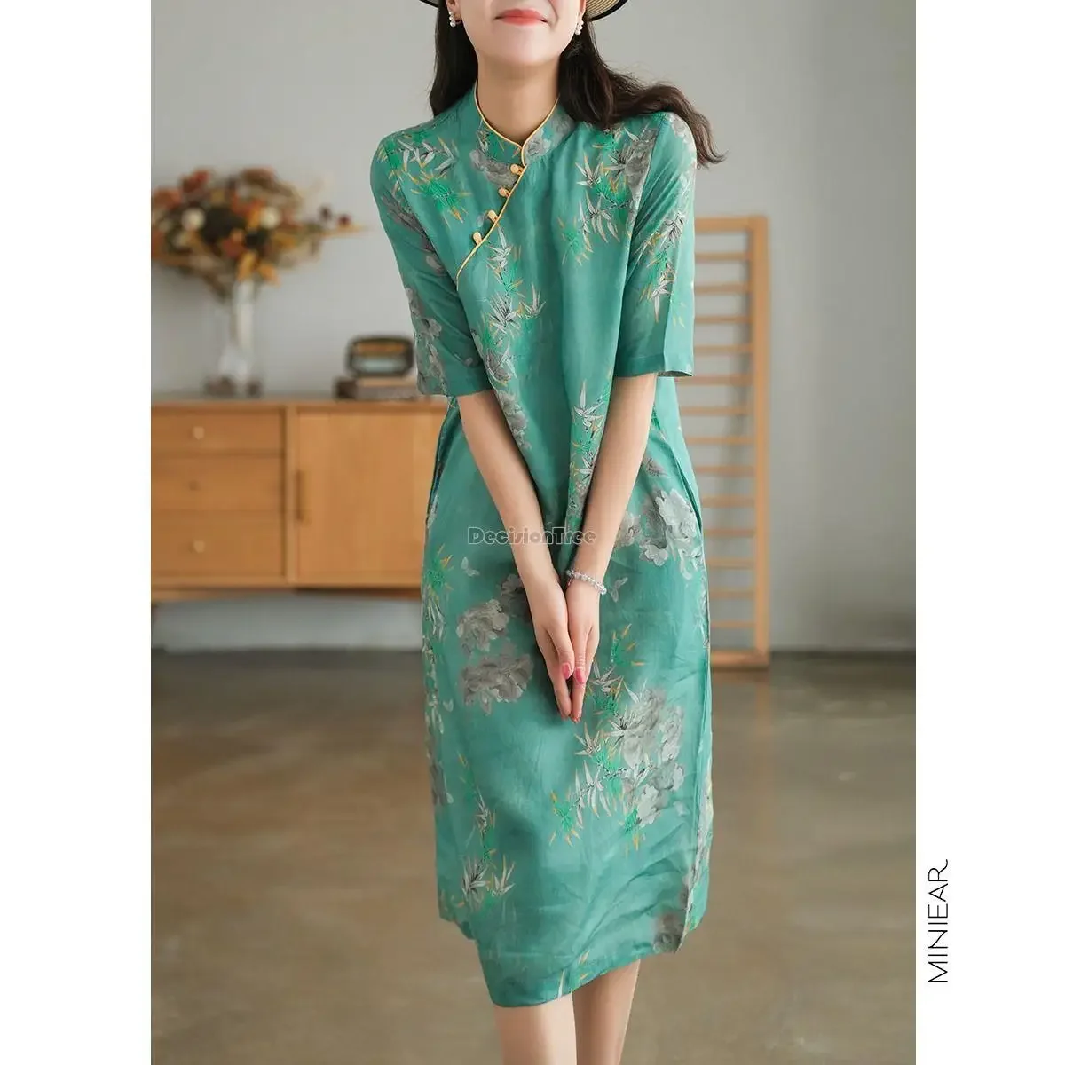 2024 new chinese style traditional cheongsam dress vintage qipao dress oriental style floral cotton linen comfortable dress
2024 new chinese style traditional cheongsam dress vintage qipao dress oriental style floral cotton linen comfortable dress