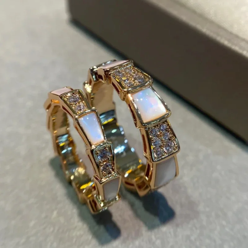 European Classic Hot Sale Rose Gold Natural Stone Snake Bone Ring Women's High-end Luxury Fashion Brand Jewelry Lovers Gift
European Classic Hot Sale Rose Gold Natural Stone Snake Bone Ring Women's High-end Luxury Fashion Brand Jewelry Lovers Gift