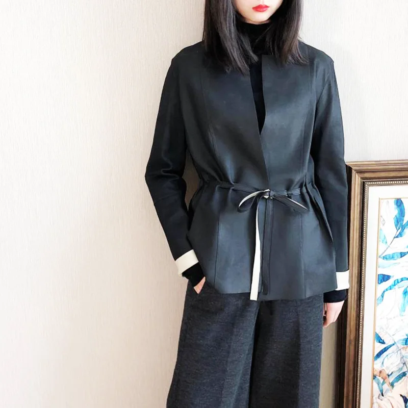 Different leather jacket, thin and soft like silk, with a three-dimensional round neck and waistband. Sheepskin color matching b
Different leather jacket, thin and soft like silk, with a three-dimensional round neck and waistband. Sheepskin color matching b