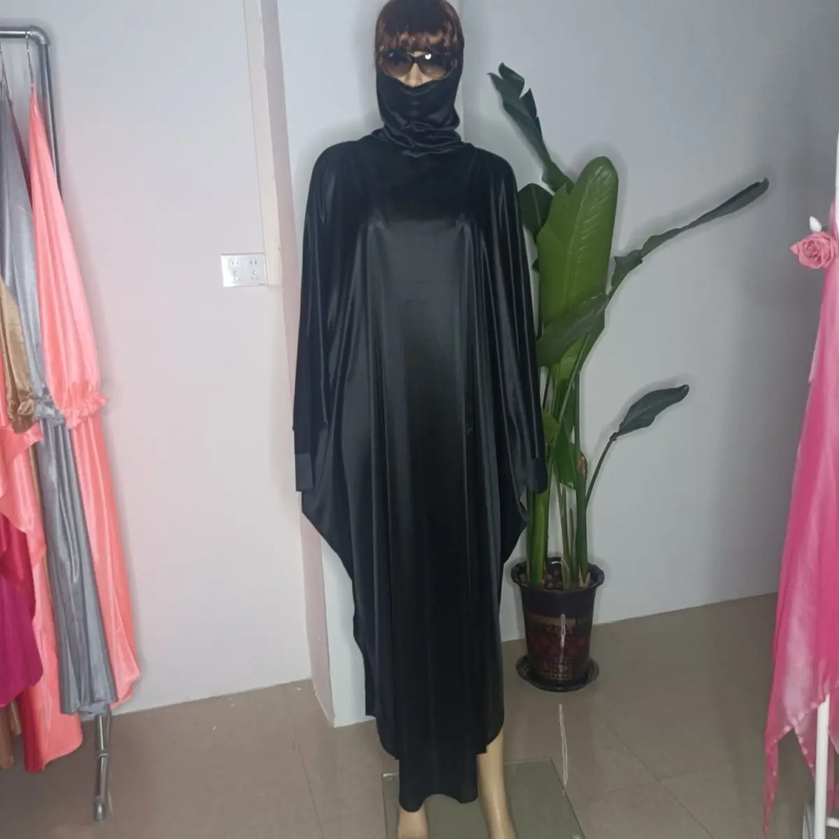 Glossy Hoodie Sexy Women Satin Long Dress Batwing Sleeve Loose Night Dress Plus Size Sleeping Robe
Glossy Hoodie Sexy Women Satin Long Dress Batwing Sleeve Loose Night Dress Plus Size Sleeping Robe