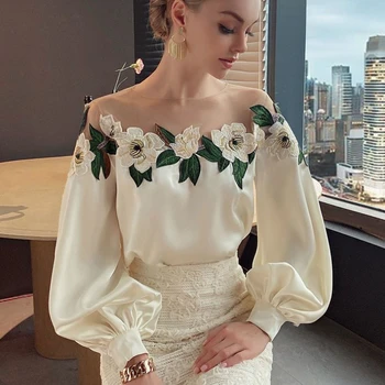 Uma Elegância Primaveril: A Blusa Coreana de Renda Chic 8 Luxury Flowers Embroidery Mesh Stitching Satin Shirt Sweet Long Sleeved Faux Silk Blouses Loose OL Gauze Glossy Crop Tops Blusas
