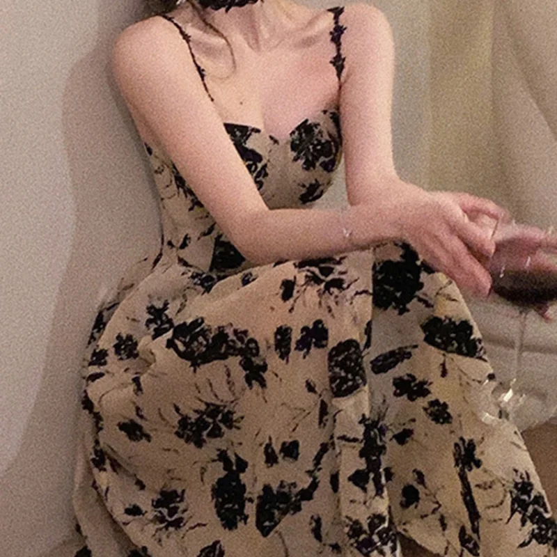 2023 New Summer Floral Strap Midi Dress Women Sleeveless Elegant Vintage Dress Evening Party One Piece Dress Korean Fashion
2023 New Summer Floral Strap Midi Dress Women Sleeveless Elegant Vintage Dress Evening Party One Piece Dress Korean Fashion