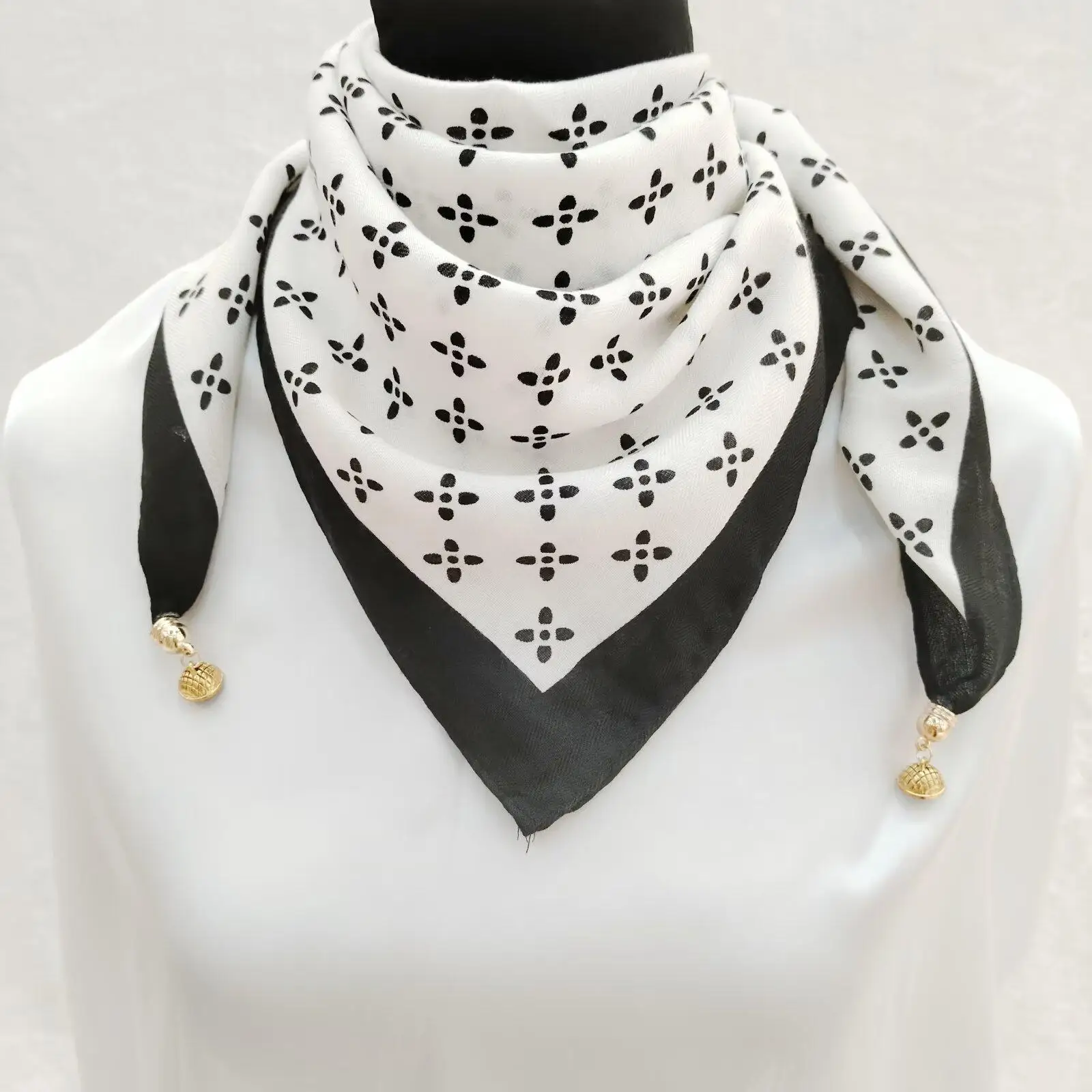 Luxury Magnetic Buckle Silk Scarf Women Soft Satin Neckerchief Female Autumn Winter Warmth Cold Resistance Fashion Square Scarve Luxury Magnetic Buckle Silk Scarf Women Soft Satin Neckerchief Female Autumn Winter Warmth Cold Resistance Fashion Square Scarve