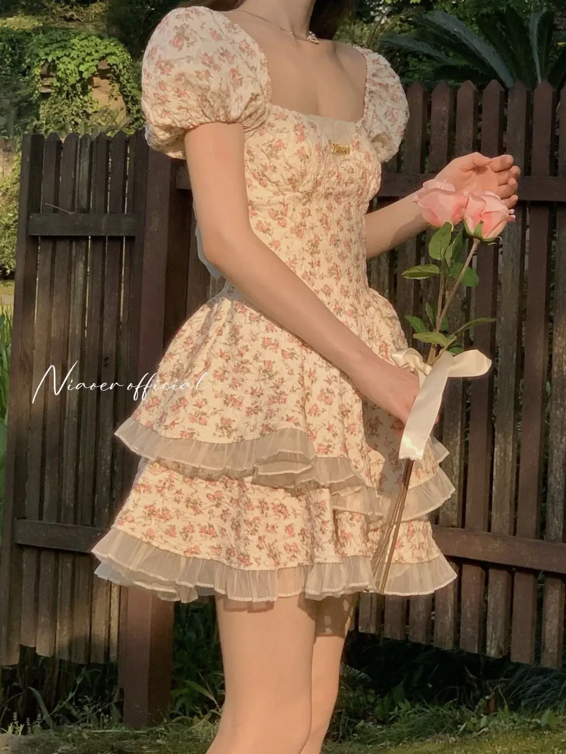 French first love tutu female summer new sweet and spicy waisted bubble sleeve hollow temperament fairy dresses 2024
French first love tutu female summer new sweet and spicy waisted bubble sleeve hollow temperament fairy dresses 2024