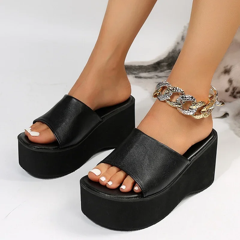 2023 New Chunky Platform Sandals Women Fashion Black PU Leather Wedge Slippers for Woman Summer Thick Bottom Slides Plus Size
2023 New Chunky Platform Sandals Women Fashion Black PU Leather Wedge Slippers for Woman Summer Thick Bottom Slides Plus Size