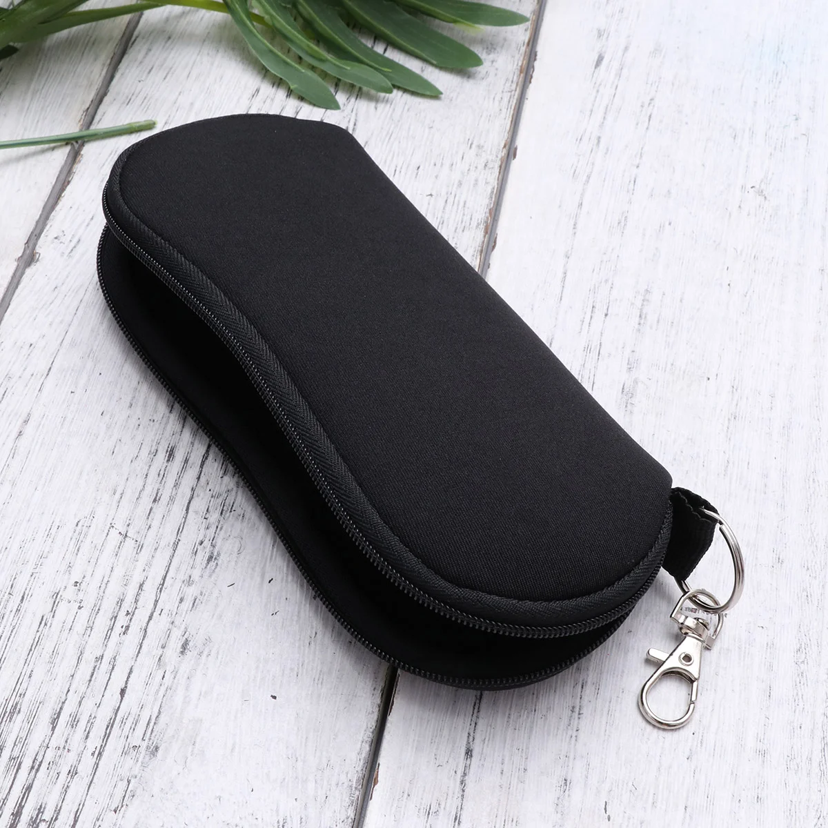 Outdoor Sports Portable Zipper EyeSpectacle Frame Spectacle Frame Sunglasses Box Protector with Keychain Black
Outdoor Sports Portable Zipper EyeSpectacle Frame Spectacle Frame Sunglasses Box Protector with Keychain Black