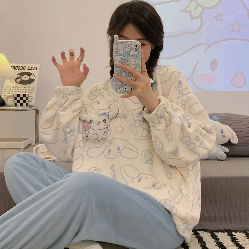 Кавайная Пижама Sanrio Kuromi Cinnamoroll женская зимняя бархатная утолщенная теплая фланелевая Домашняя одежда с длинными рукавами и мультяшным принтом
Кавайная Пижама Sanrio Kuromi Cinnamoroll женская зимняя бархатная утолщенная теплая фланелевая Домашняя одежда с длинными рукавами и мультяшным принтом