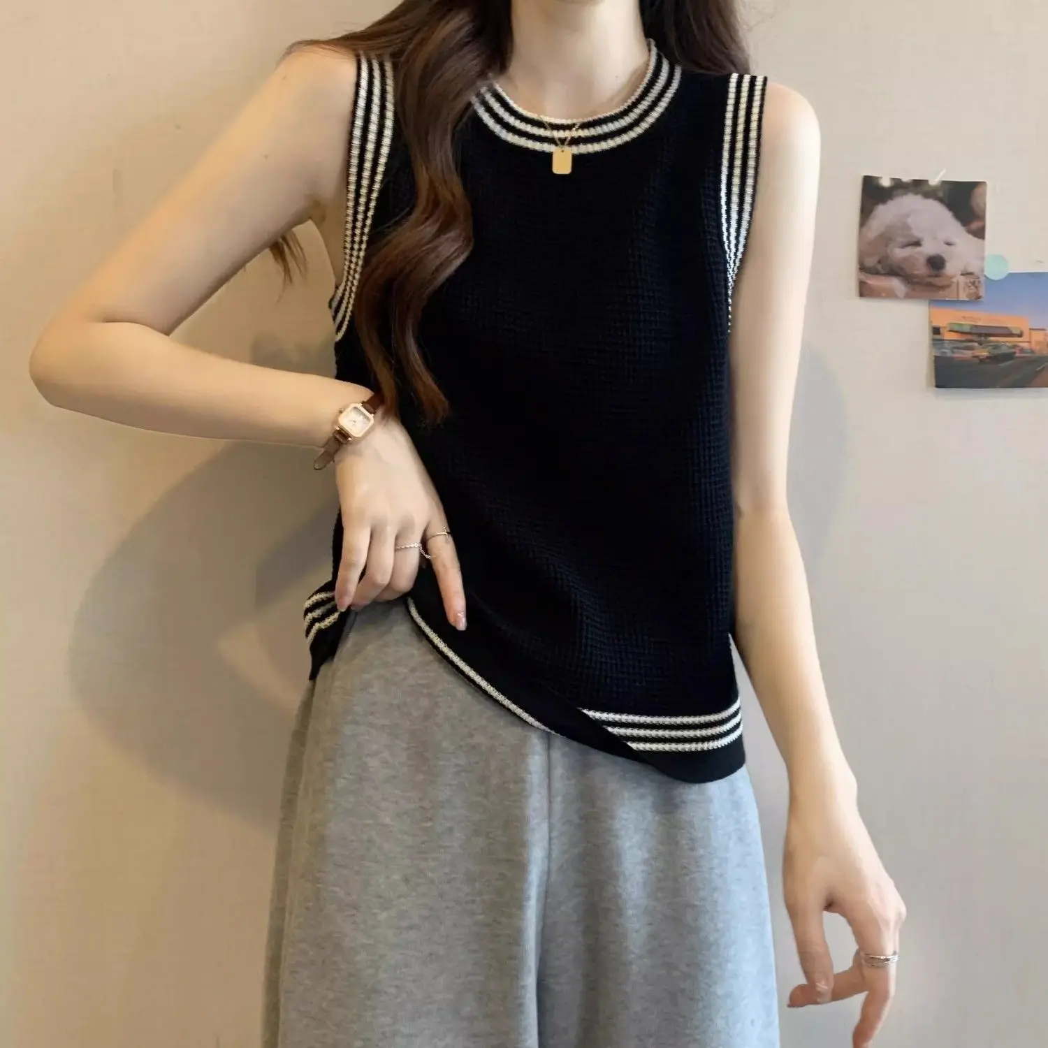 2024 Women Summer Fashion Camis Striped Sleeveless Tops Female O-neck Crop Vest Ladies Clothes Loose Knitting Tank Top H90
2024 Women Summer Fashion Camis Striped Sleeveless Tops Female O-neck Crop Vest Ladies Clothes Loose Knitting Tank Top H90
