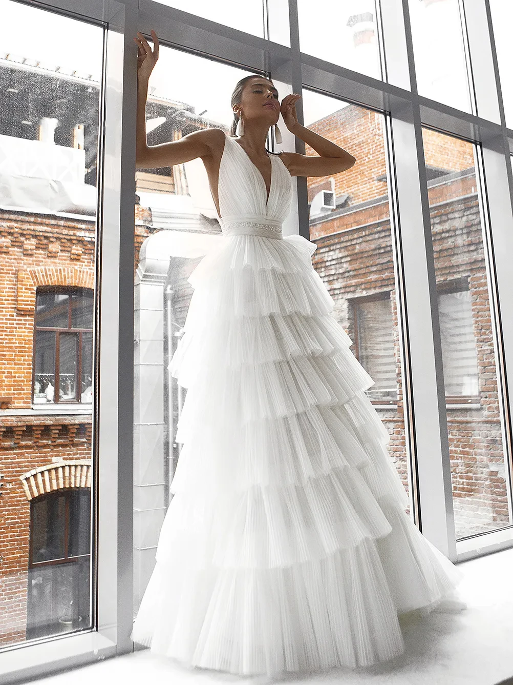 

Свадебное платье принцессы, многослойное Тюлевое платье А-силуэта с глубоким V-образным вырезом, без рукавов, с бусинами, индивидуальный пошив, свадебное платье